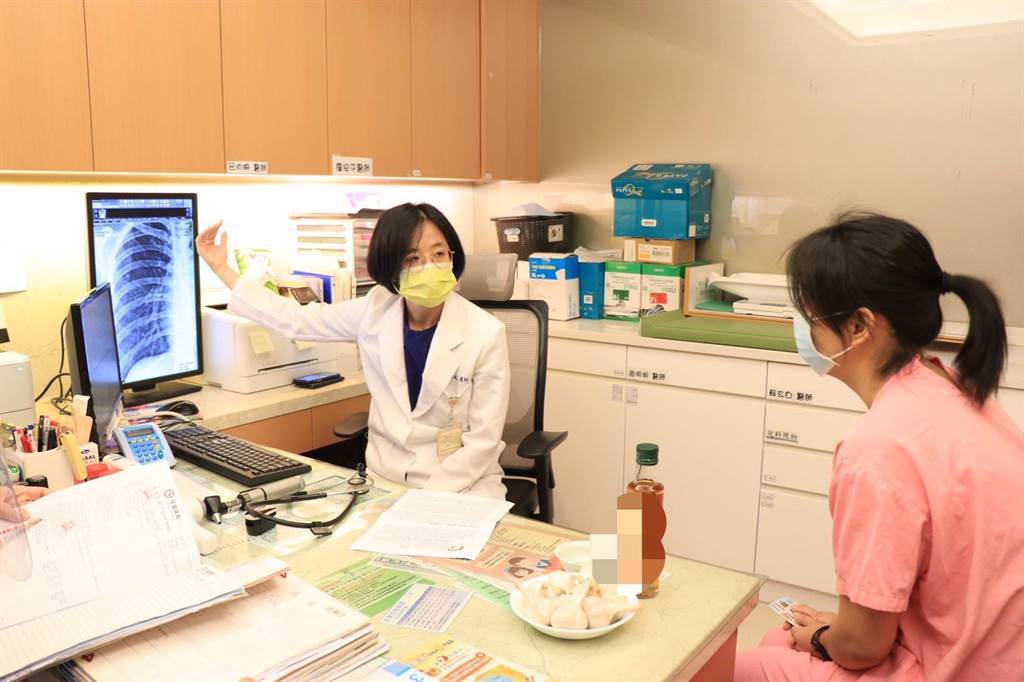 台中市茂盛醫院家醫科醫師呂昀珊表示，如果想靠吃大蒜、喝芝麻油預防病毒，沒有臨床證據，最有效方法還是打疫苗，做好個人防疫工作，勤洗手、戴口罩才最重要。