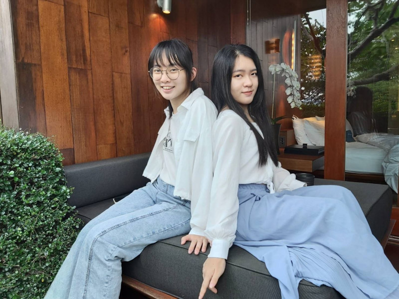02_16年後雙胞胎試管寶寶姐姐子蕎(右一)、妹妹子璨(左一)如今已長大成亭亭玉立的高中生(畫面為當事人提供)
