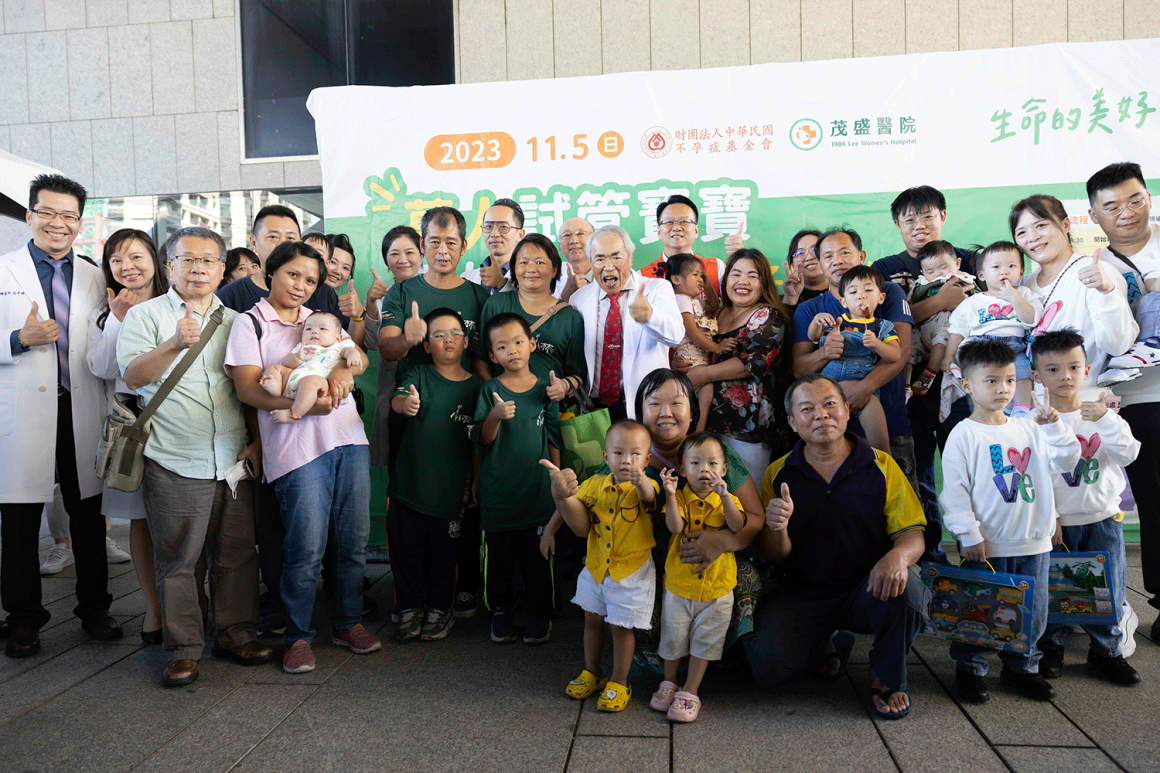 茂盛試管寶寶回娘家 小林村夫婦喜帶雙胞兒 茂盛試管寶寶回娘家 小林村夫婦喜帶雙胞兒